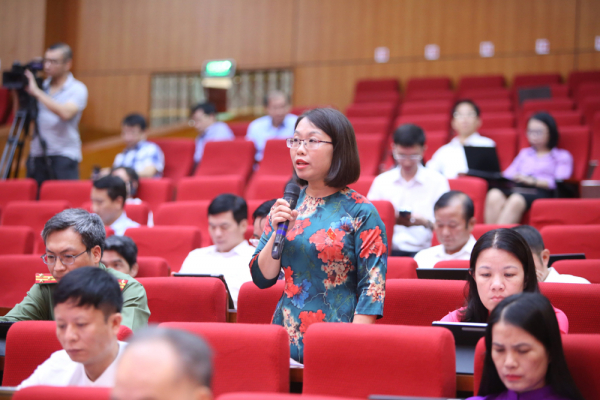 Đại biểu thảo luận tại hội trường Kỳ họp thứ 7, HĐND tỉnh Bắc Giang Khóa XIX -  ẢNH P. MINH